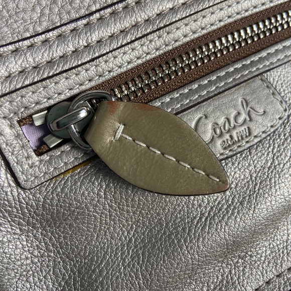 Metallic coach shoulder bag - Picture 4 of 9
